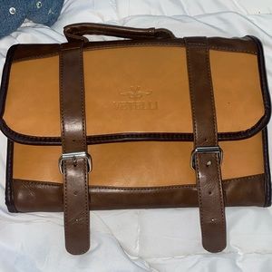 Vetelli leather hanging accessories travel case NWOT